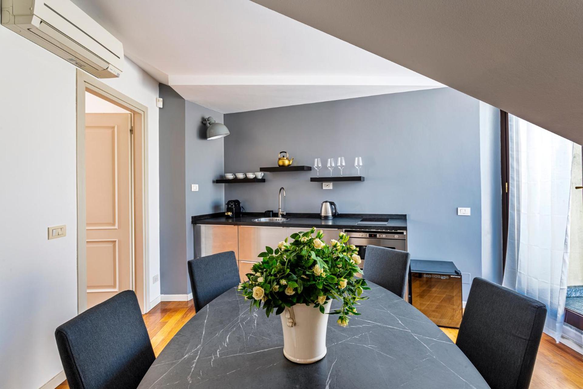 Elegant 2 Bedrooms Apartments Near Duomo Мілан Екстер'єр фото